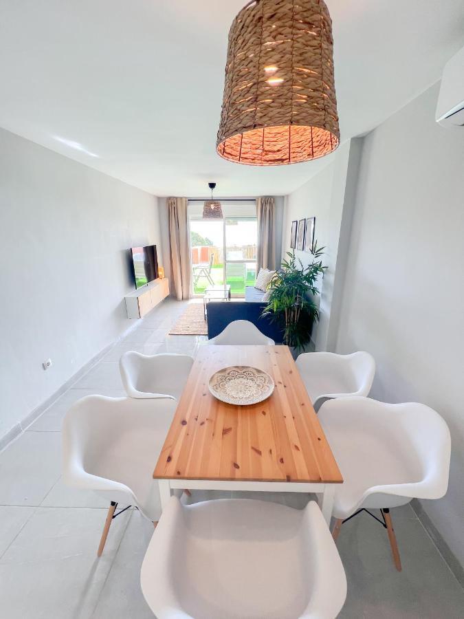 Cozy Apartment With Large Terrace ตอร์เรโมลิโนส ภายนอก รูปภาพ