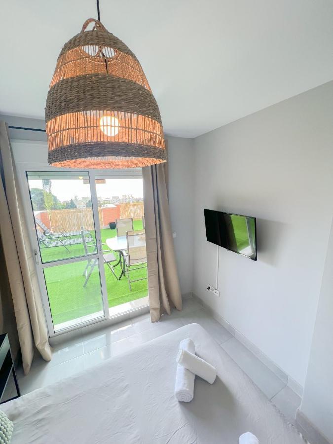 Cozy Apartment With Large Terrace ตอร์เรโมลิโนส ภายนอก รูปภาพ