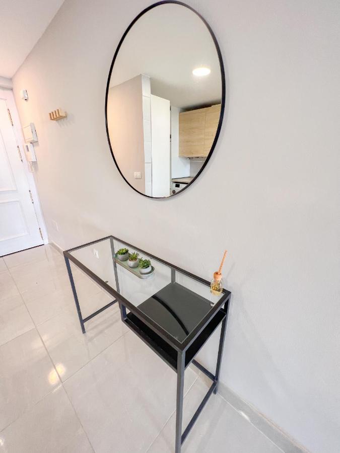 Cozy Apartment With Large Terrace ตอร์เรโมลิโนส ภายนอก รูปภาพ