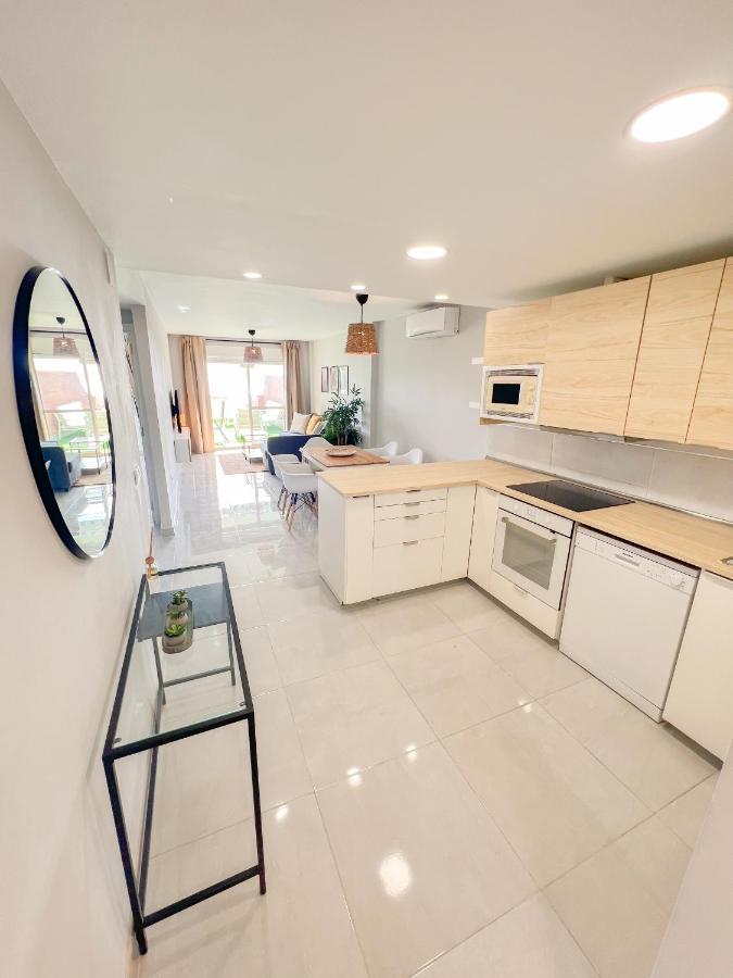 Cozy Apartment With Large Terrace ตอร์เรโมลิโนส ภายนอก รูปภาพ