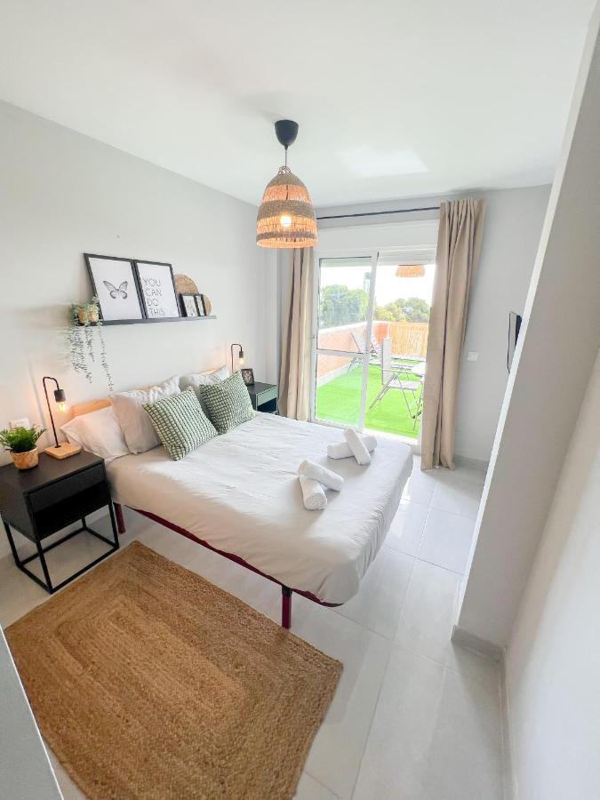 Cozy Apartment With Large Terrace ตอร์เรโมลิโนส ภายนอก รูปภาพ