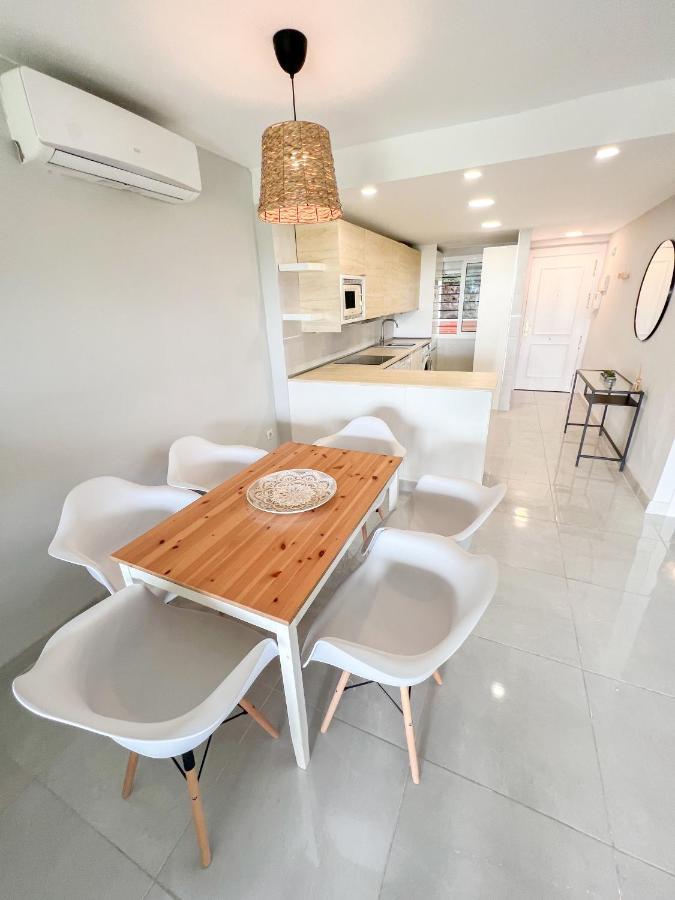 Cozy Apartment With Large Terrace ตอร์เรโมลิโนส ภายนอก รูปภาพ