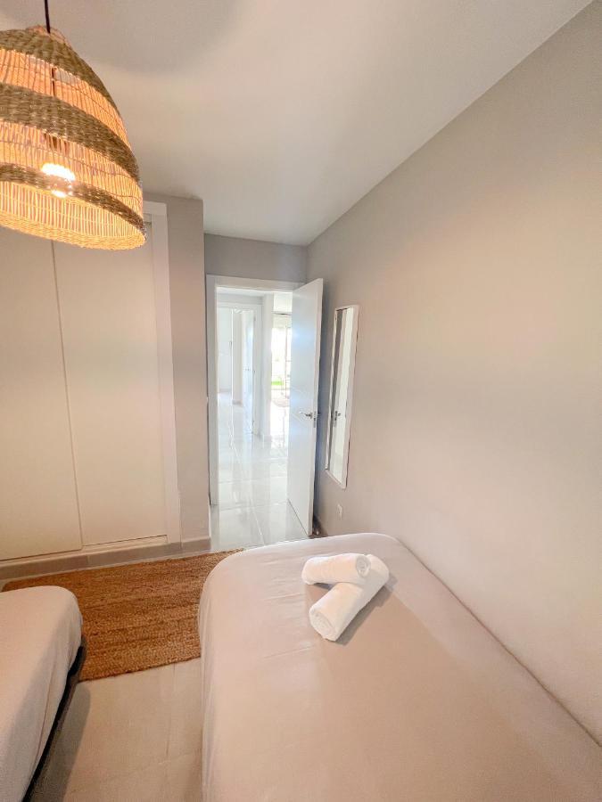 Cozy Apartment With Large Terrace ตอร์เรโมลิโนส ภายนอก รูปภาพ