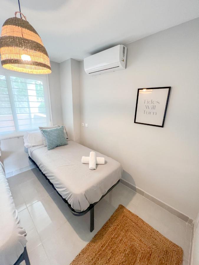 Cozy Apartment With Large Terrace ตอร์เรโมลิโนส ภายนอก รูปภาพ