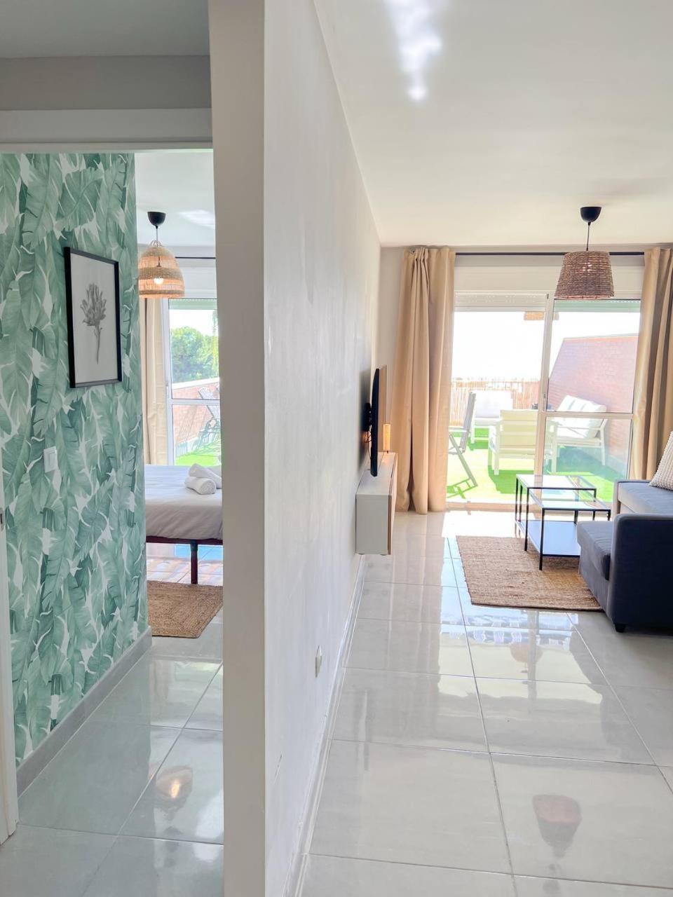 Cozy Apartment With Large Terrace ตอร์เรโมลิโนส ภายนอก รูปภาพ